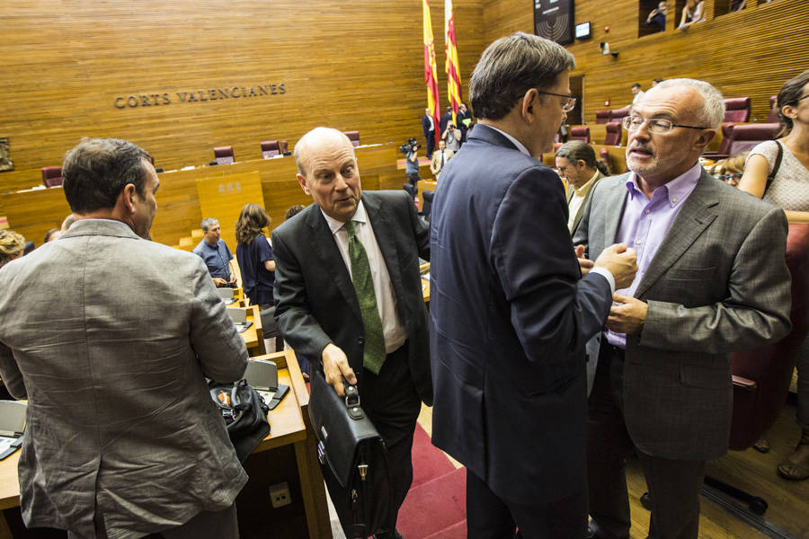 25-06-2015 El candidato del PSPV a la presidencia de la Generalitat, Ximo Puig, ha sido elegido como nuevo presidente de la Generalitat con los votos a favor de los diputados de Compromís y ocho de los 13 de Podemos, quienes se han reservado cinco para la abstención.