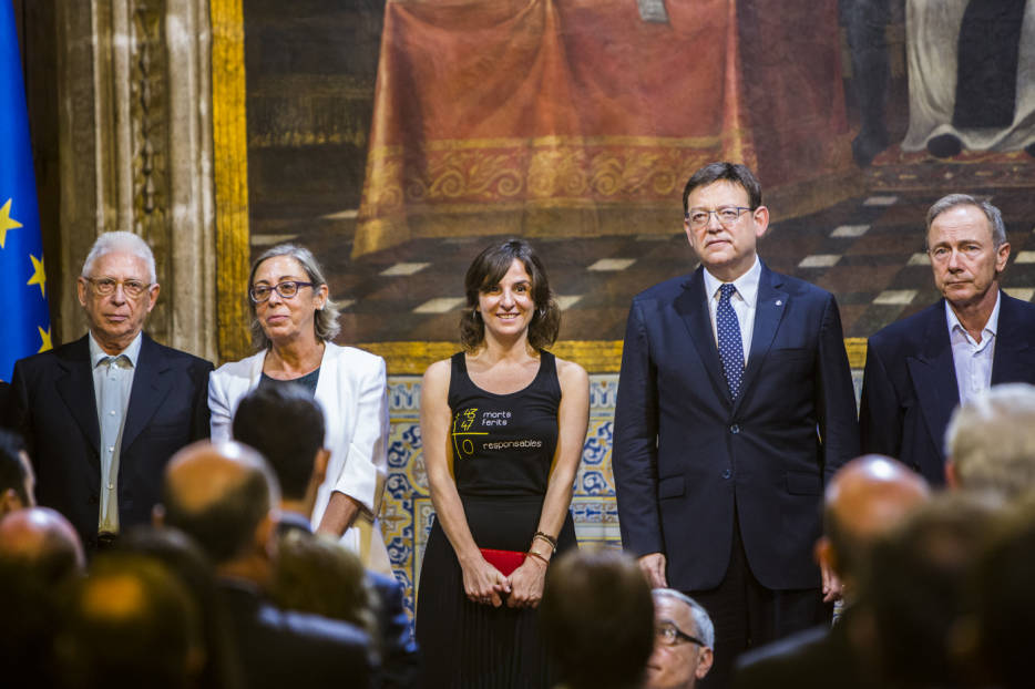 9-10-2015   Entre otros Raimon y la Asociación de Victimas del metro son homenajeados  en los actos institucionales en el Palau de la Generalitat con motivo del 9 d´octubre , día de la Comunidad Valenciana.