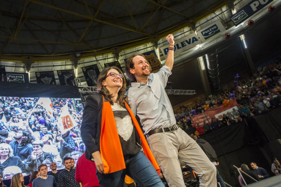18-12-2015 Monica Oltra y Pablo Iglesias en el mitin de cierre de campaña de Compromís- Podemos en el Pabellón Fuente San Luis
