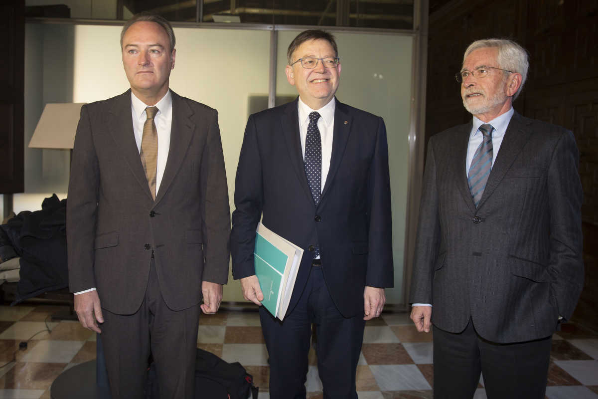 Ximo Puig, con los senadores Alberto Fabra y Joan Lerma. Foto: EVA MÁÑEZ