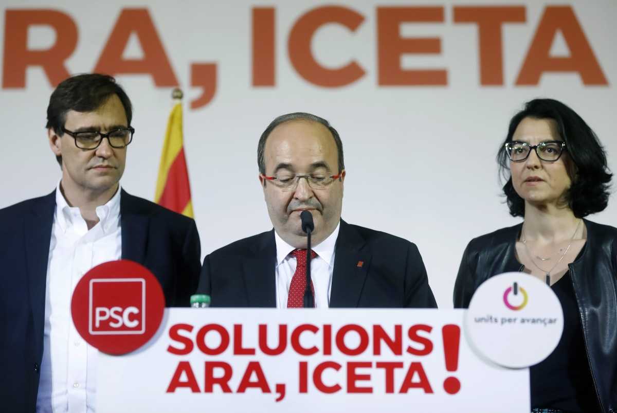 El socialista Miquel Iceta con gesto serio en su comparecencia tras el escrutinio. Foto: EFE