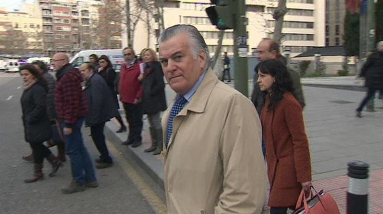Luis Bárcenas, tras declarar en el juicio de este martes. Foto: EFE