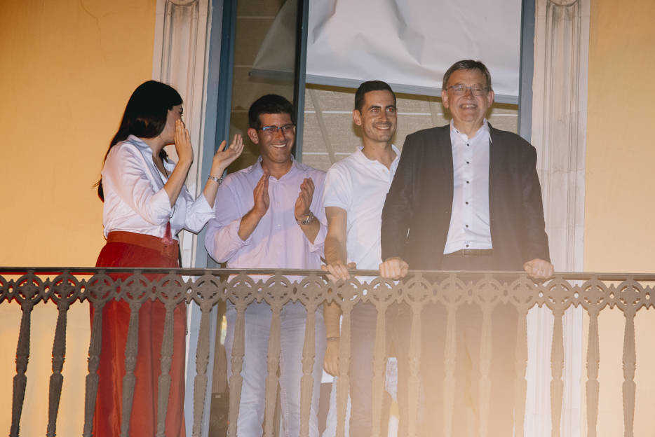Puig en el balcón de la sede de Blanquerías junto a Carlos Fernández Bielsa, Jorge Rodríguez y Carmen Montón. Foto: KIKE TABERNER