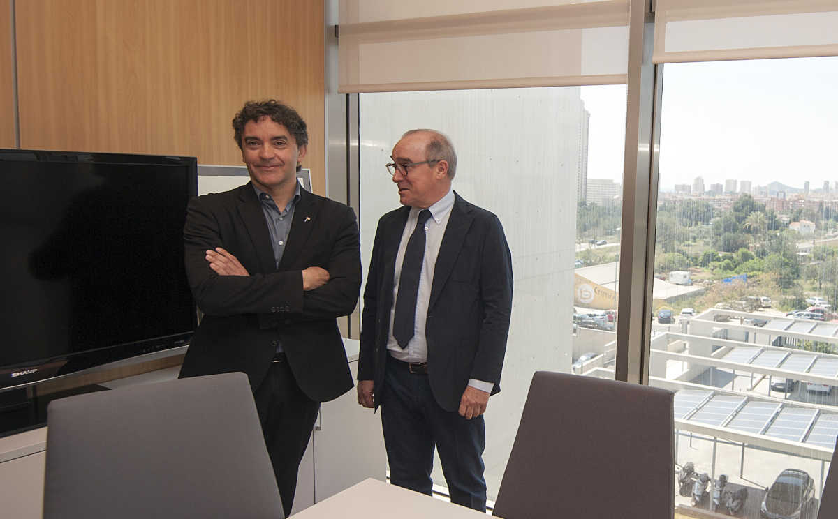 Francesc Colomer y el presidente de Hosbec, Toni Mayor. Foto: RAFA MOLINA
