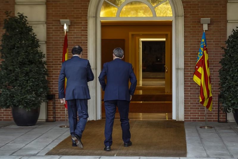 Mariano Rajoy y Ximo Puig entrando juntos en La Moncloa. Foto: EFE