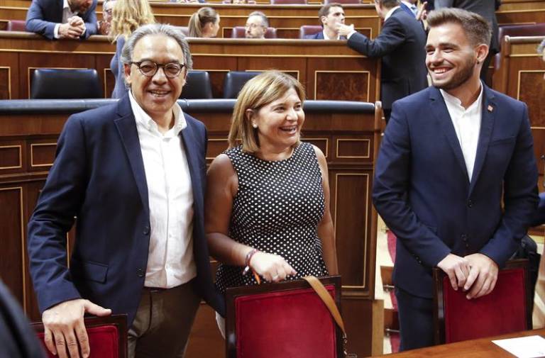 Mata (PSPV), Bonig (PPCV) y Ferri (Compromís), en su visita al Congreso en 2016 para defender la reforma. Foto: EFE