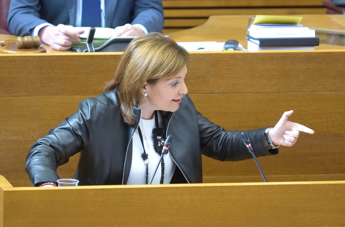 La portavoz del PP en Les Corts, Isabel Bonig, en su intervención. Foto: CORTS