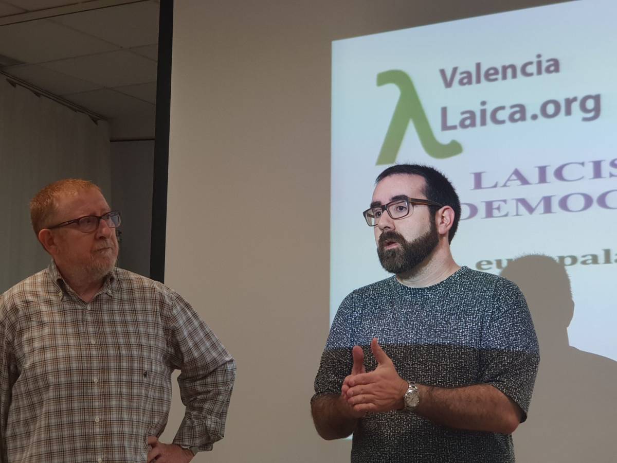 Kilian Cuerda (d), secretario de Laicidad y Nuevos Derechos del PSPV de Valencia