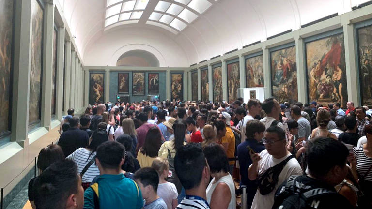 Louvre 2019. Al fondo a la derecha la Gioconda