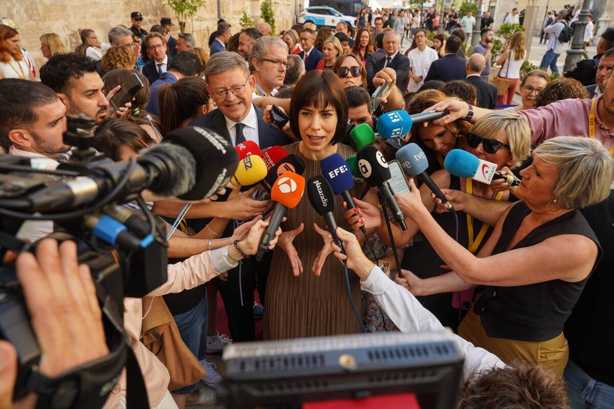 La ministra de Ciencia, Diana Morant, atiende a los medios en València. Foto: EP/Carlos Manzana