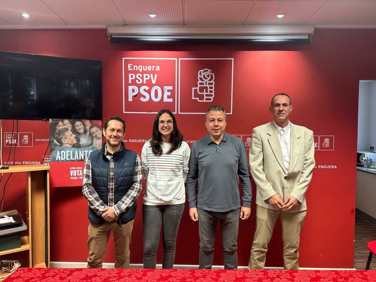 Los tres nuevos miembros de la ejecutiva del PSPV junto a Granero.