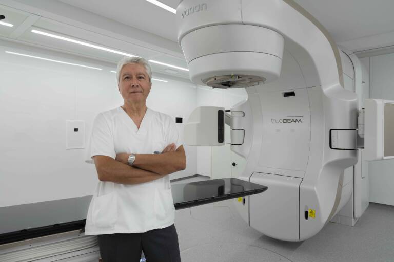 El doctor Leoncio Arribas, jefe del servicio de Oncología Radioterápica del IVO